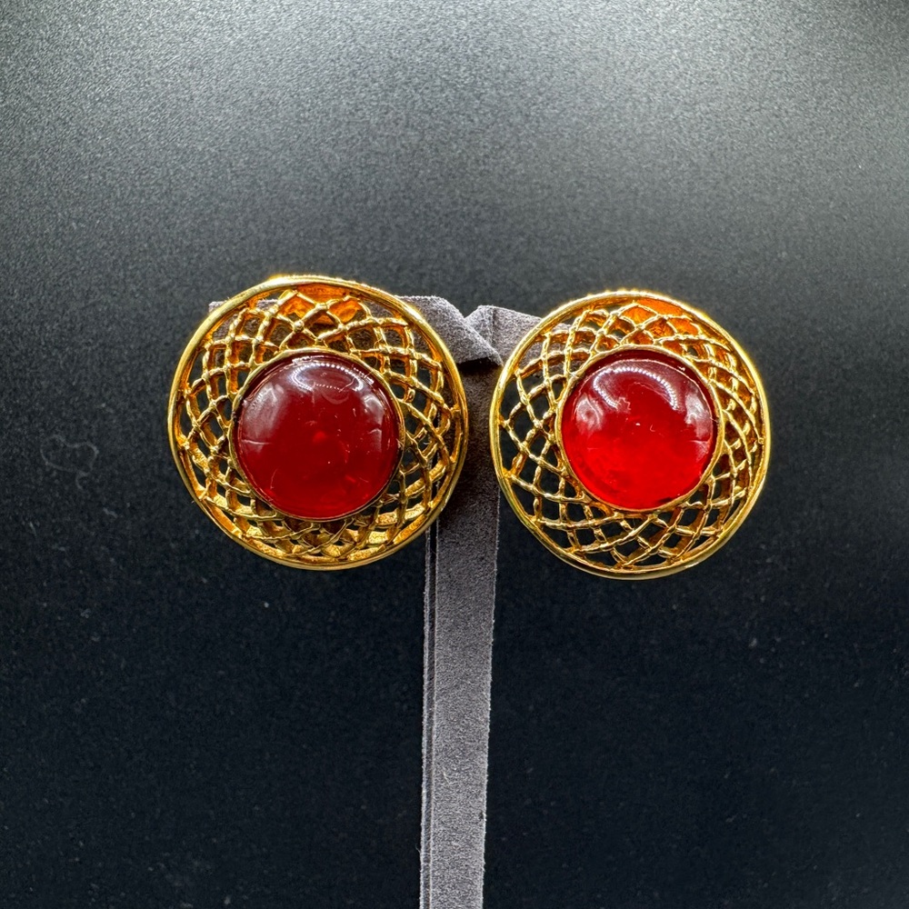 LOT 1507 24K gold plated CHANEL vintage red glass gripoix clip on earrings - Picture 6 of 11